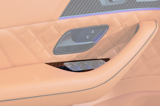 Carbon Signature package interior II